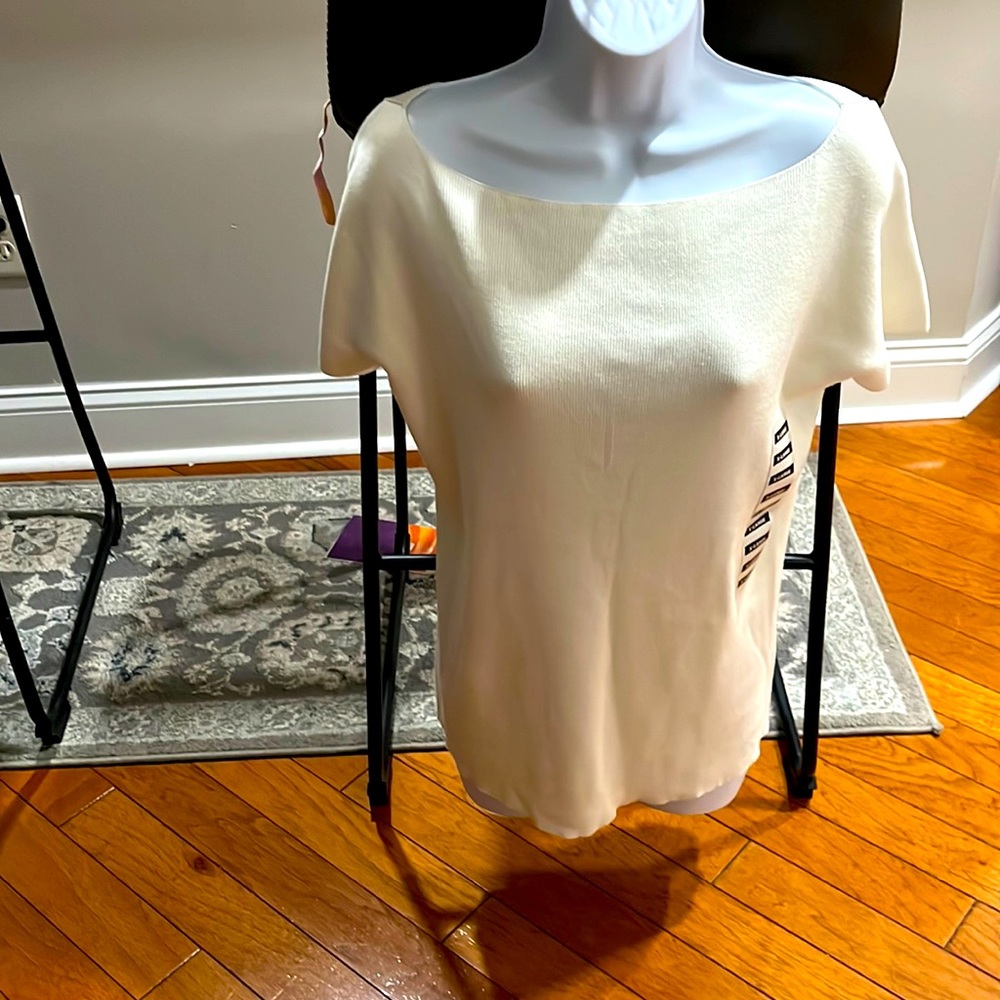 Short sleeve sweater top